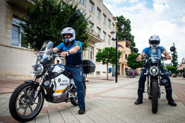 E-motocykle pre mestskú políciu: Inovatívne riešenia v Poprade, Michalovciach a Prostějove